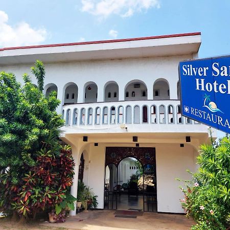 Hotel Silver Sands ネゴンボ エクステリア 写真