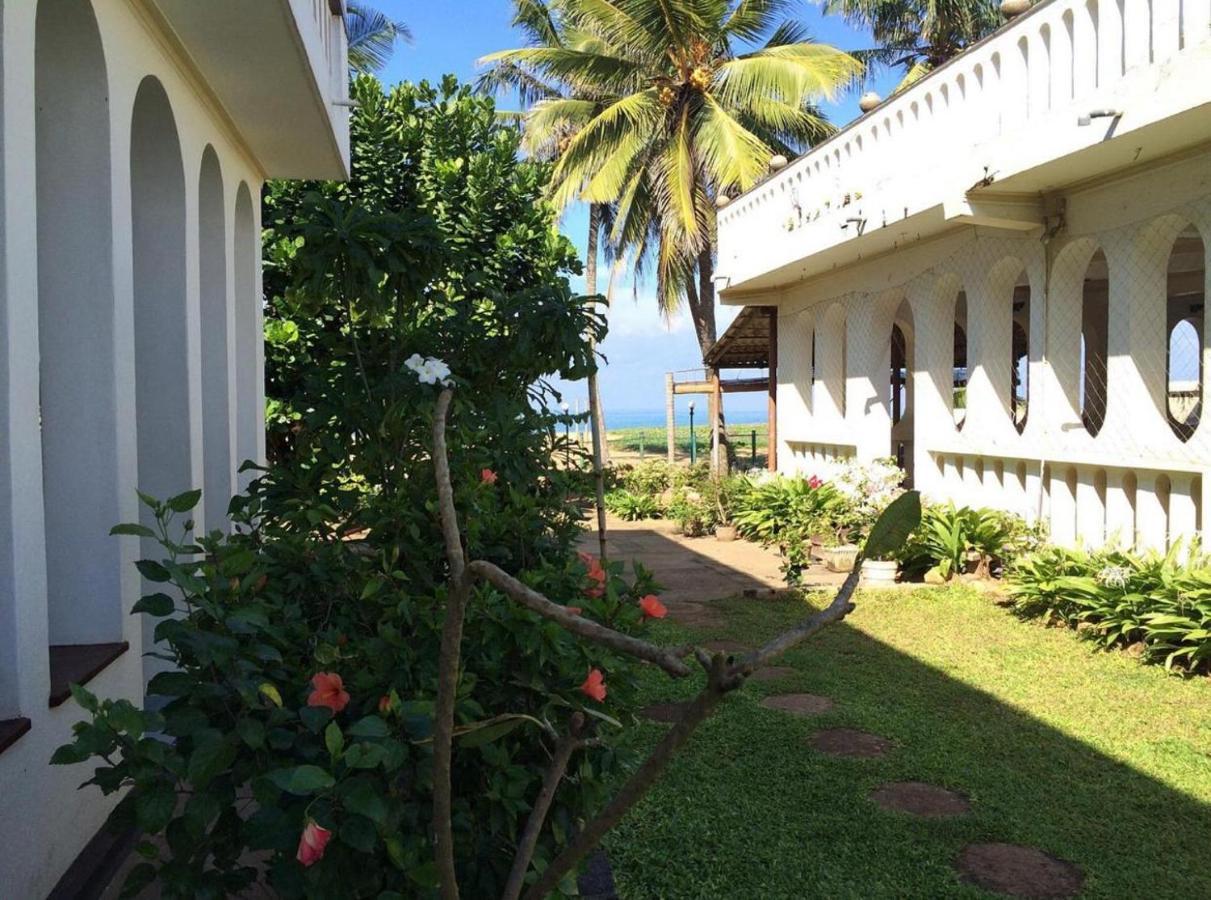 Hotel Silver Sands ネゴンボ エクステリア 写真