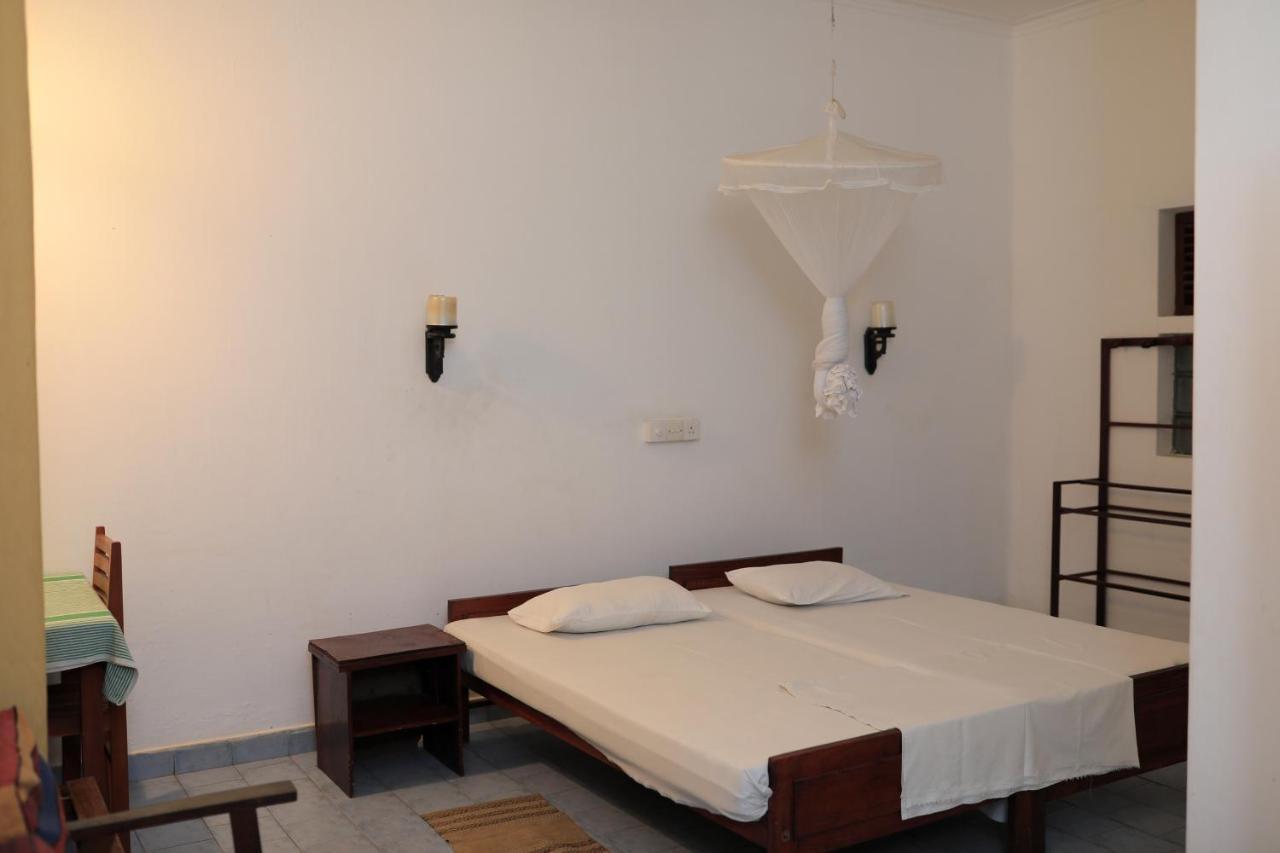 Hotel Silver Sands ネゴンボ エクステリア 写真