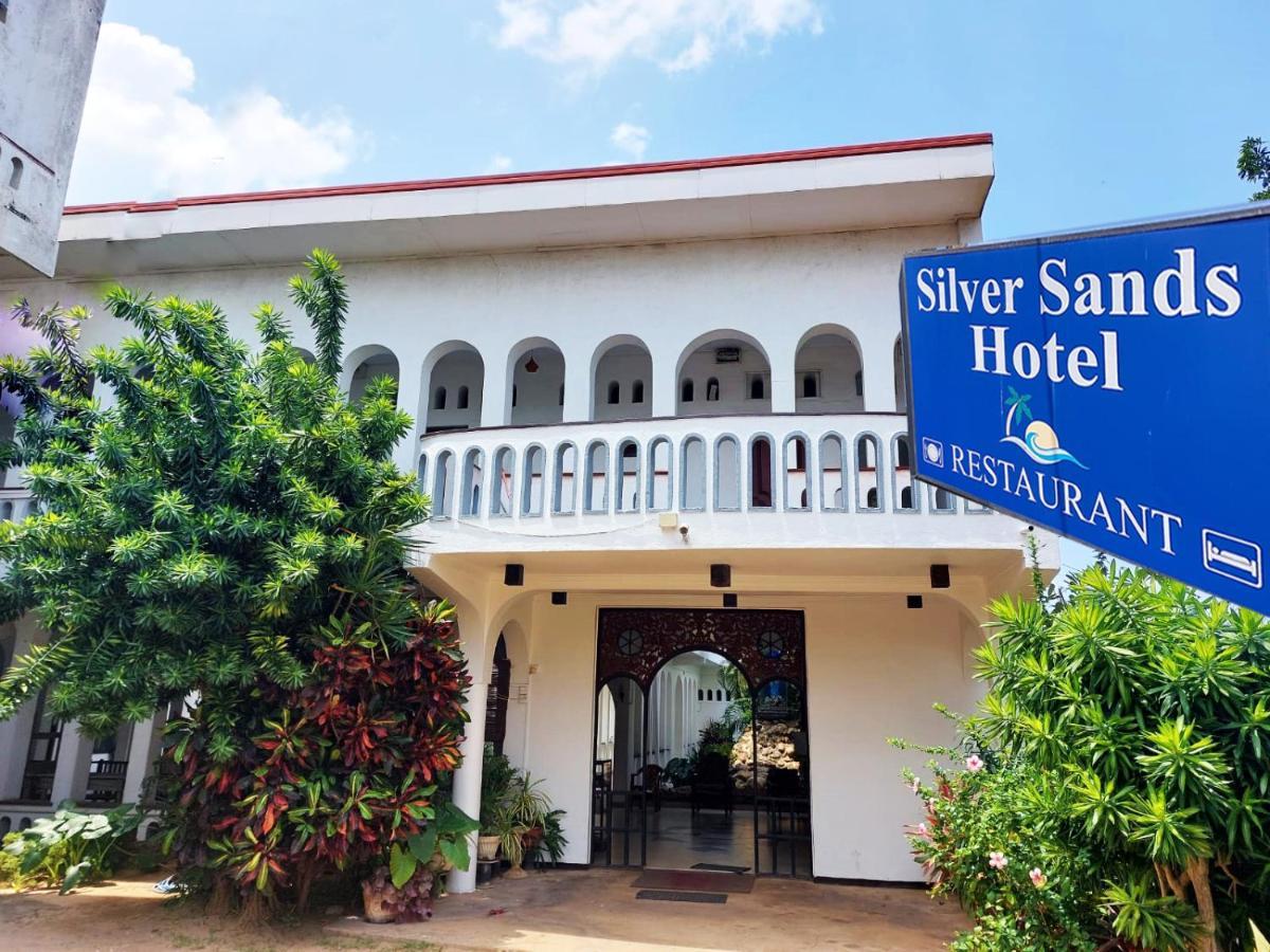 Hotel Silver Sands ネゴンボ エクステリア 写真